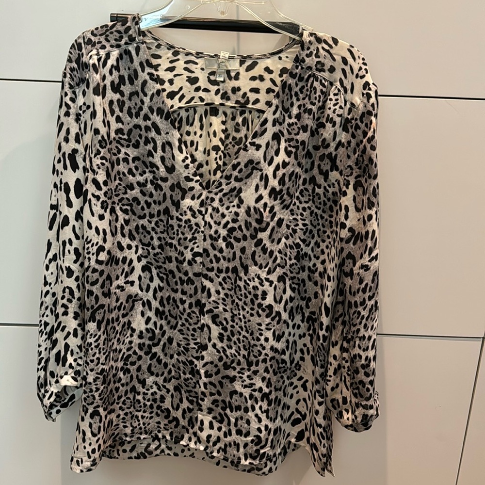 Joie cheetah print blouse size xs 100% silk